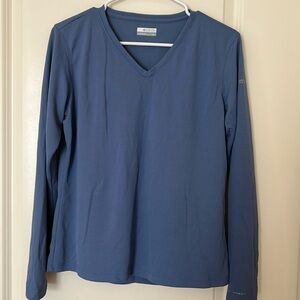 Columbia Omni-Shade Blue V-Neck Long Sleeve Tee. Size L
